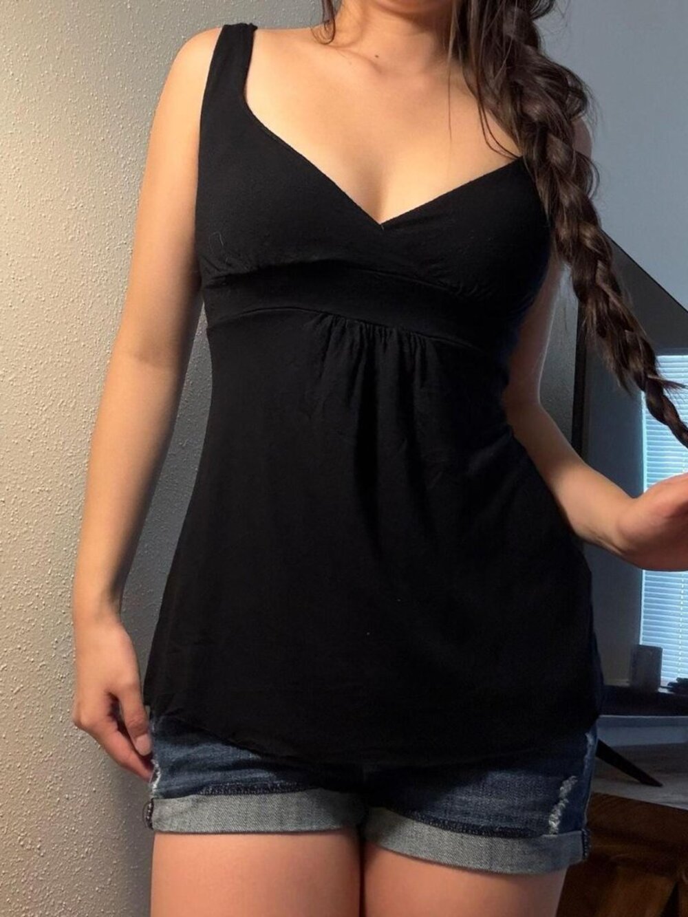 Twenty One Women's Black Sleeveless Shirred V-Neck Tank Top